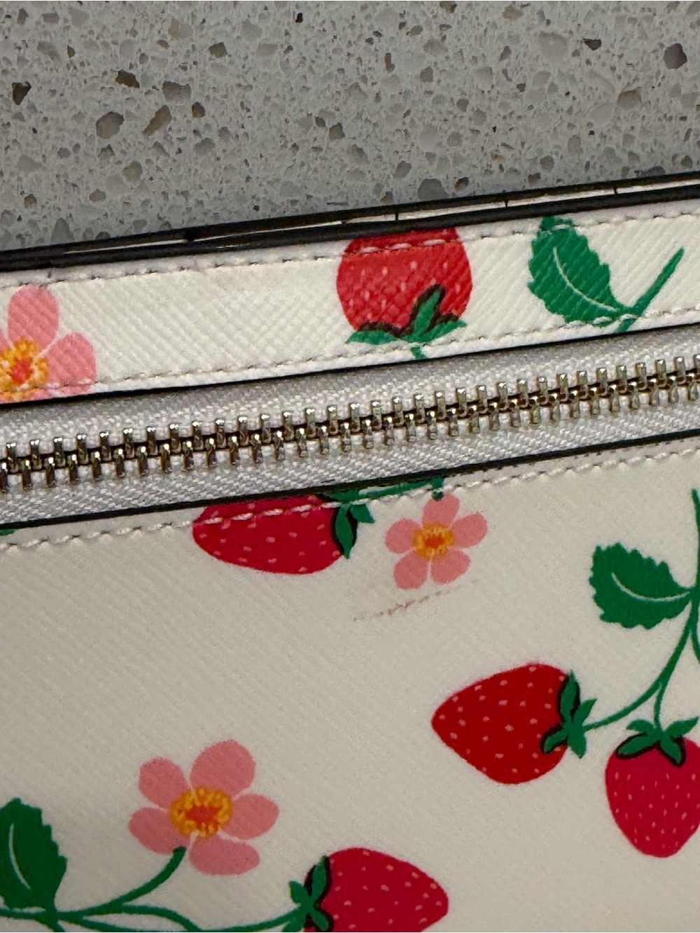 Kate Spade New York Strawberry Bifold Wallet Pink Red Berries NWOT Leather - Picture 6 of 12